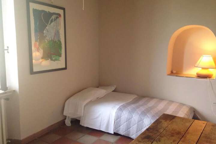 Room 11 of 42