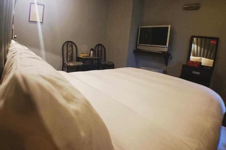 Room 18 of 34