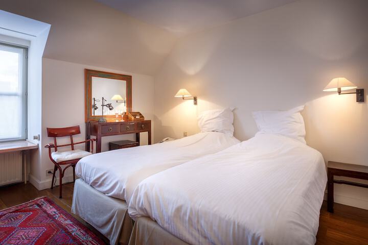 Room 9 of 26