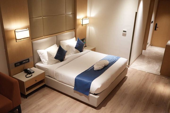 Room 3 of 9