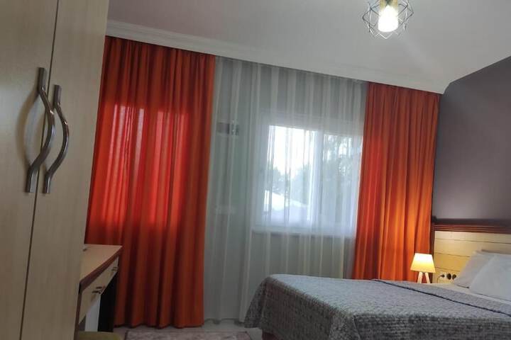 Room 11 of 33