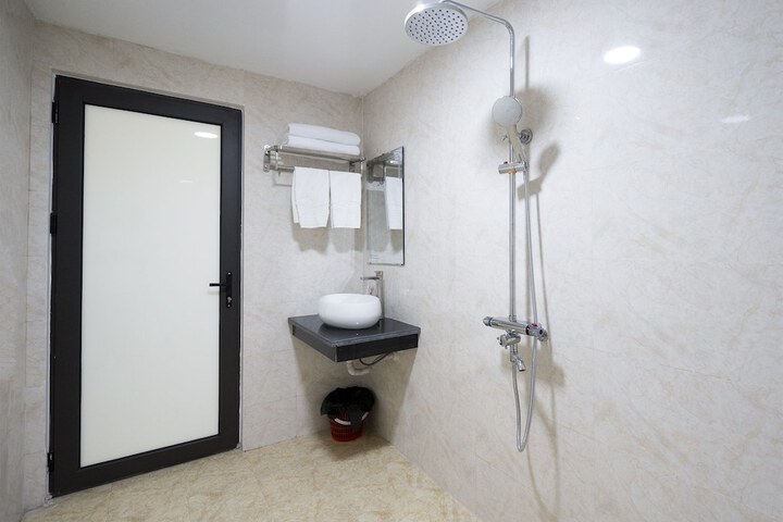 Room 9 of 15