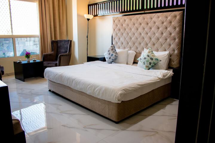 Room 4 of 11