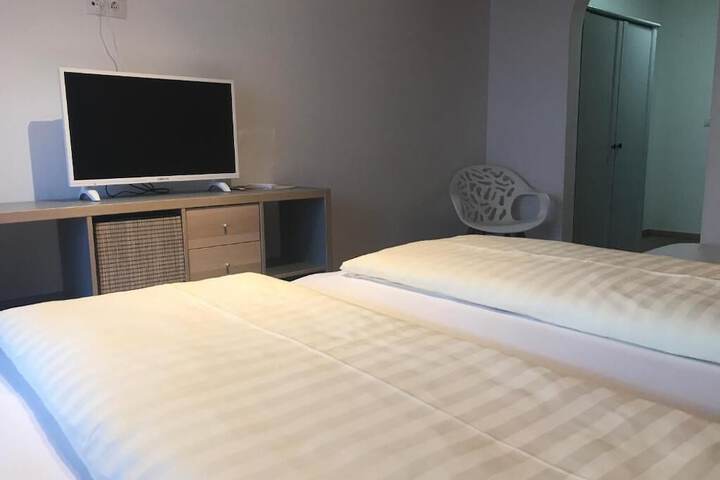 Room 7 of 11