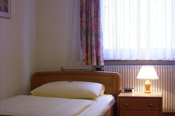 Room 6 of 49