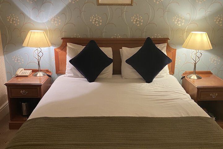 Room 8 of 82