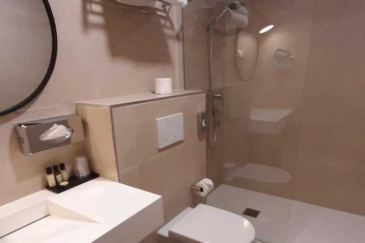 Room 18 of 44
