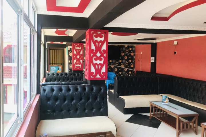 Lounge 18 of 23