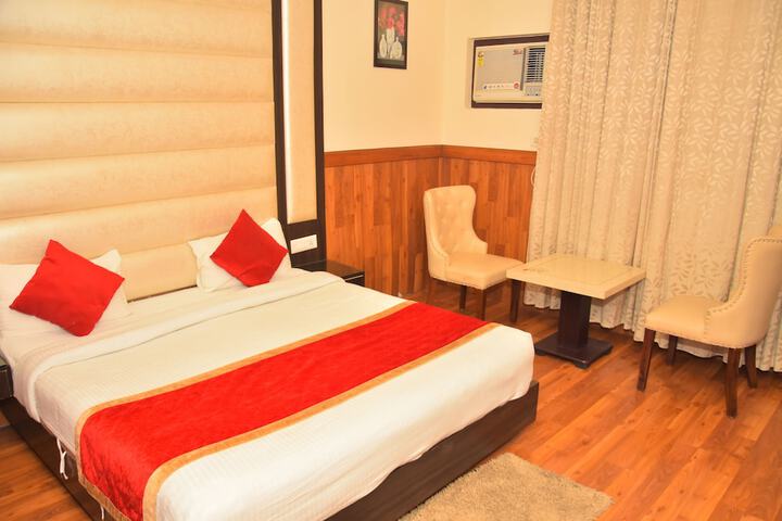 Room 9 of 27
