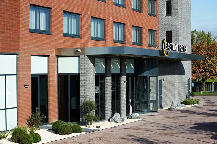 Hotel Entry