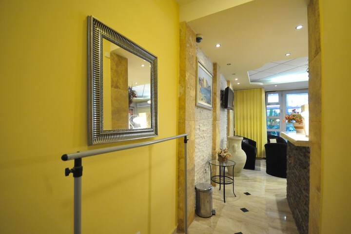 Entrance & Lobby