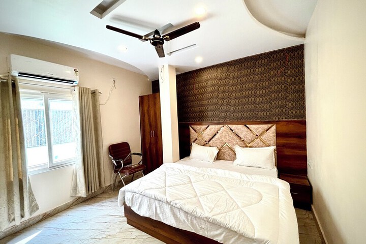 Room 28 of 32