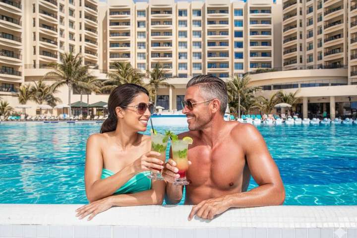 Pool Hotel