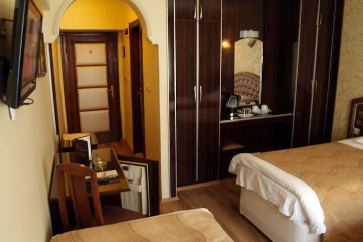 Room 13 of 31