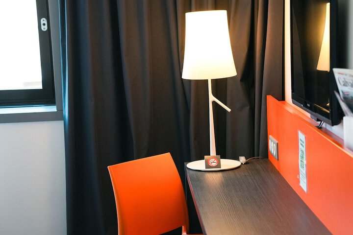 Room 9 of 96