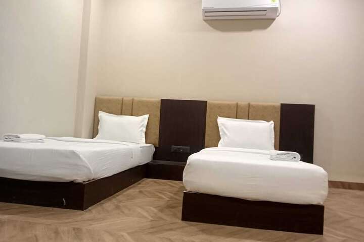 Room 6 of 37
