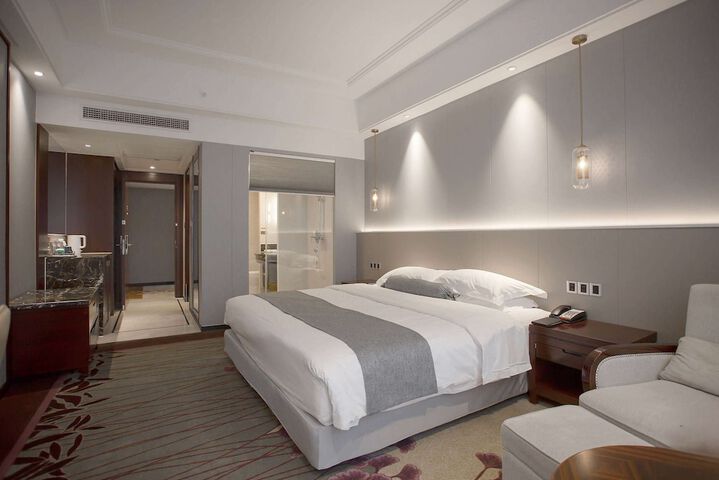 Room 13 of 19