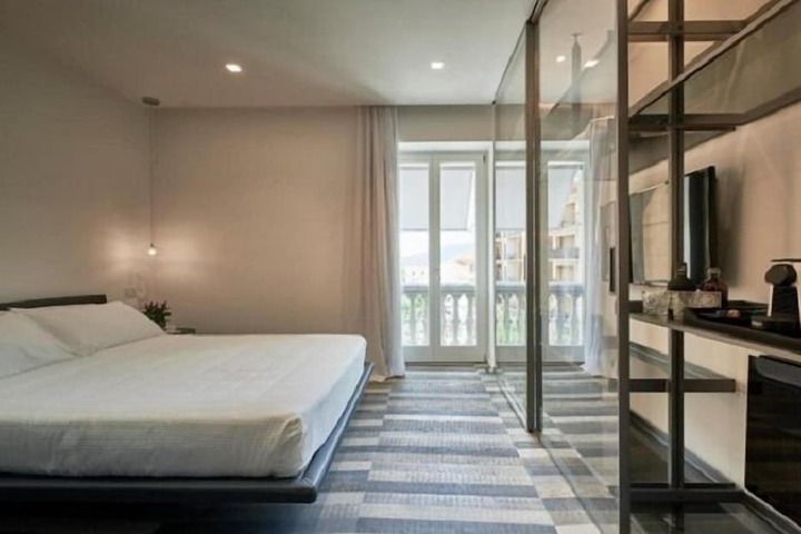 Room 16 of 80