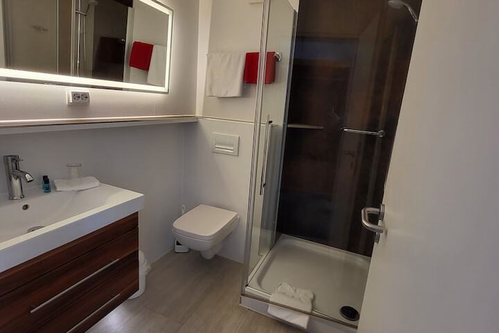 Room 13 of 22