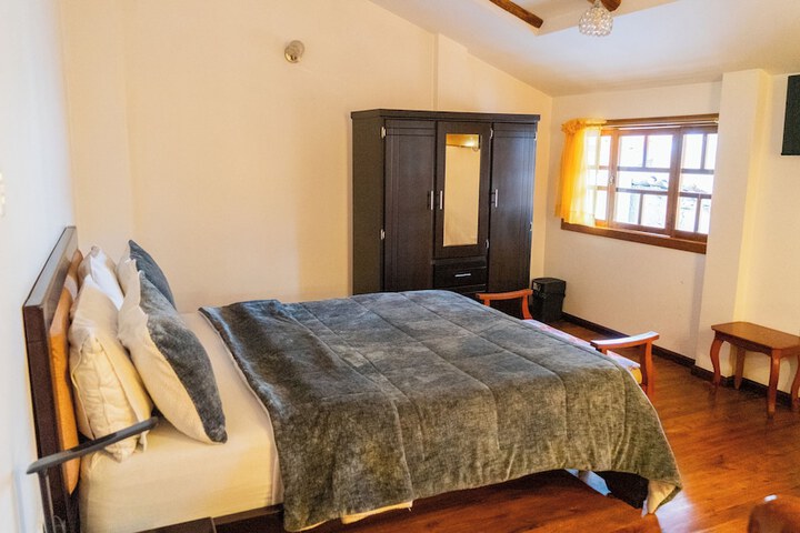 Room 4 of 62
