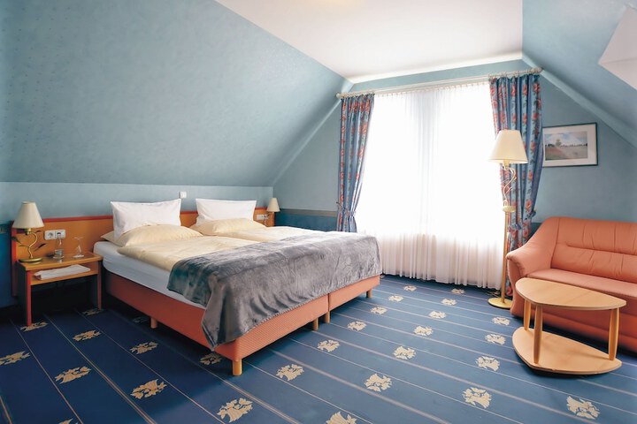 Room 4 of 43