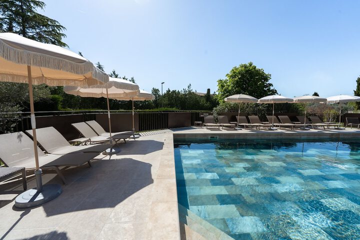 Pool 42 of 48