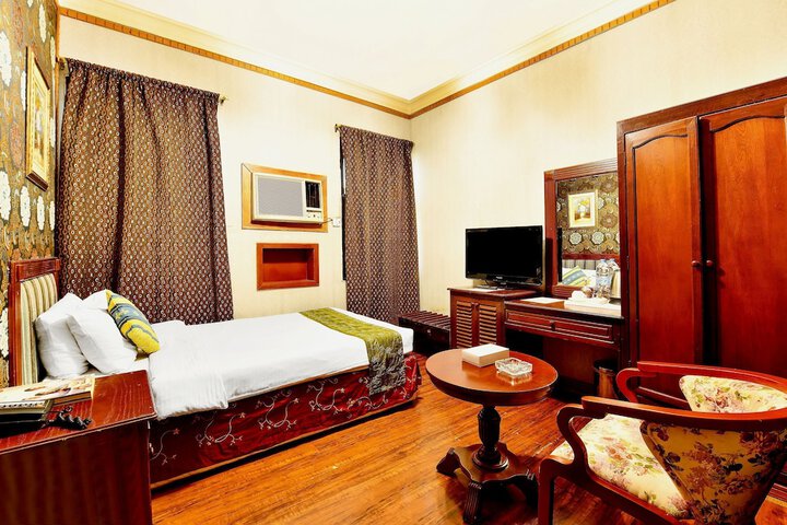 Room 21 of 31