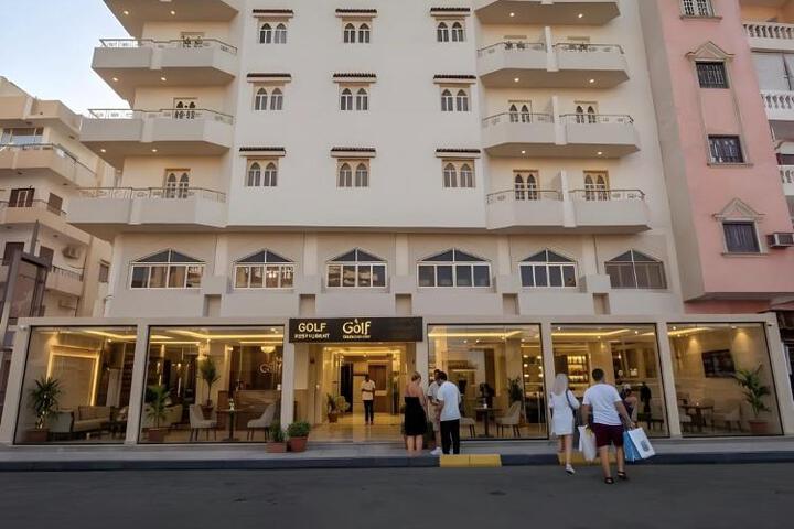 Golf Hotel