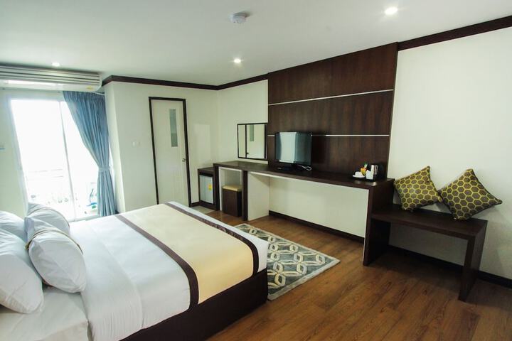 Room 8 of 43