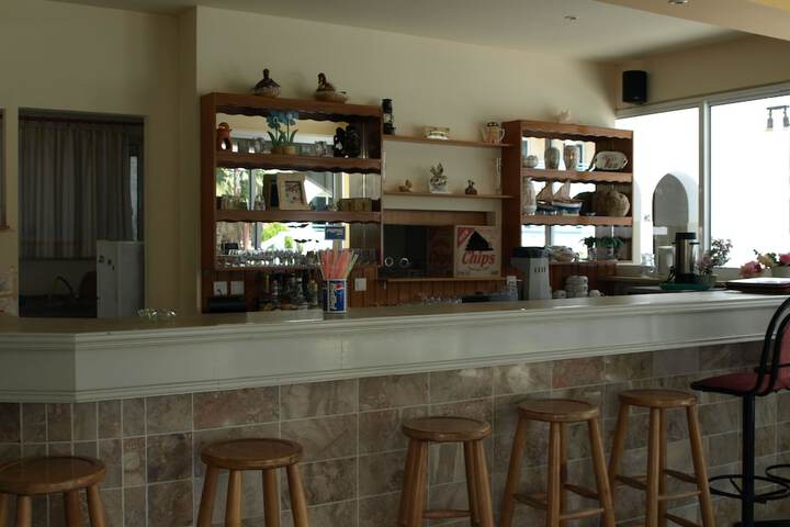 Lounge 64 of 79