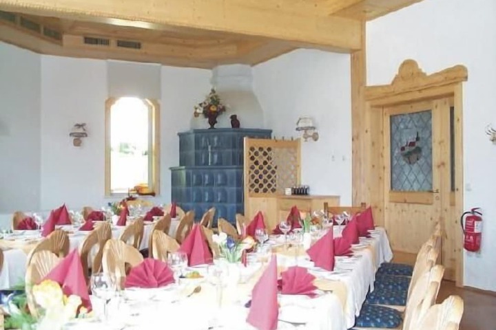 Ballroom/Hall 16 of 22