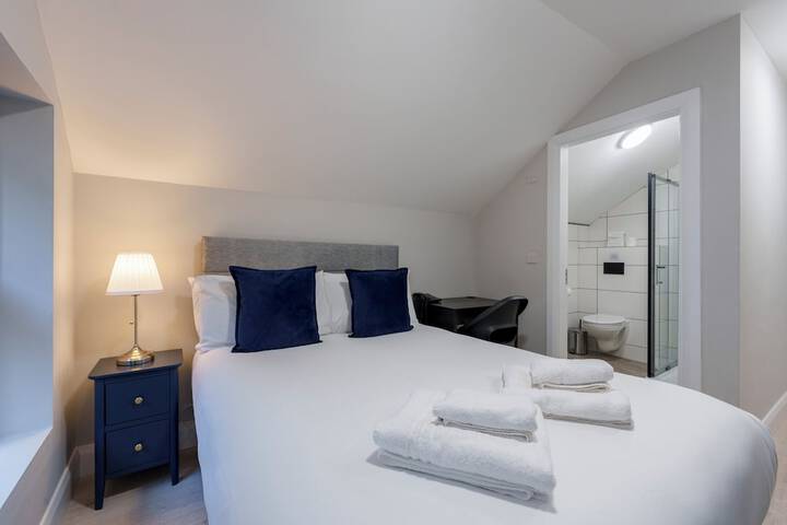Room 2 of 106