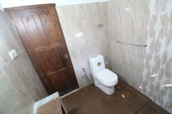 Room 3 of 28