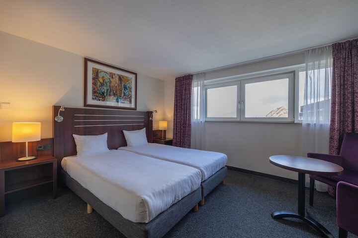Room 10 of 44