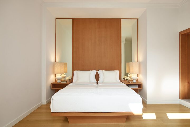 Room 3 of 243