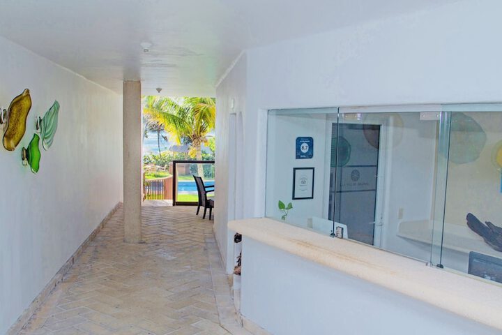 Ballroom/Hall 14 of 18