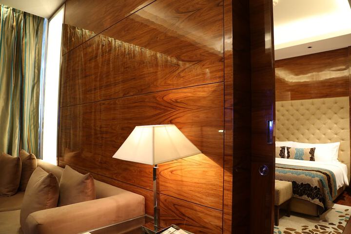 Room 4 of 87