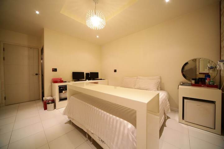 Room 18 of 75