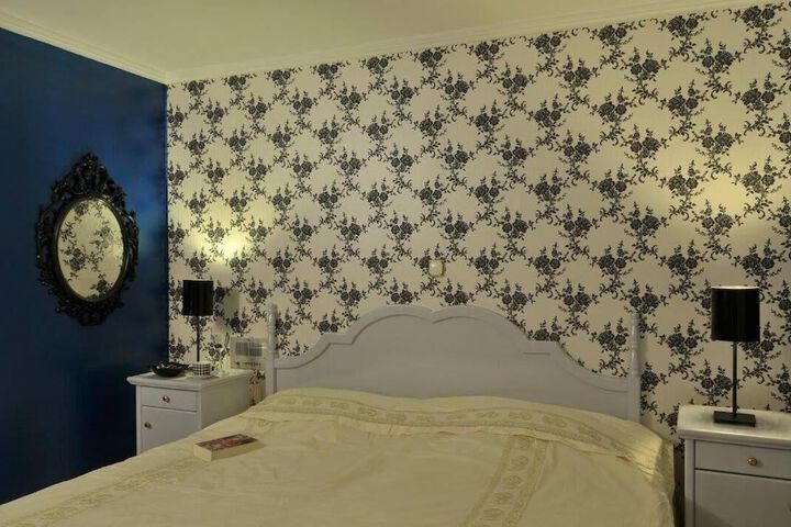 Room 30 of 48
