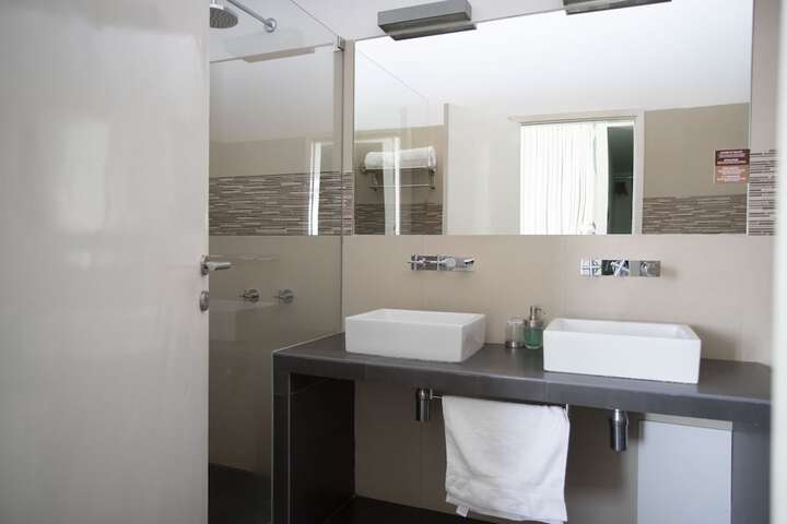 Room 42 of 146