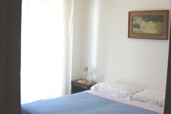 Room 6 of 35