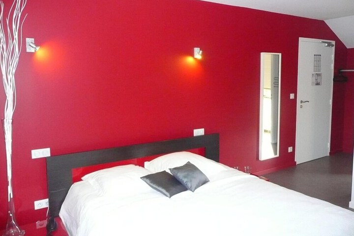 Room 12 of 37