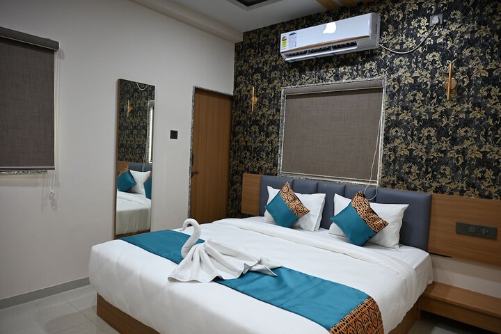 Room 12 of 21