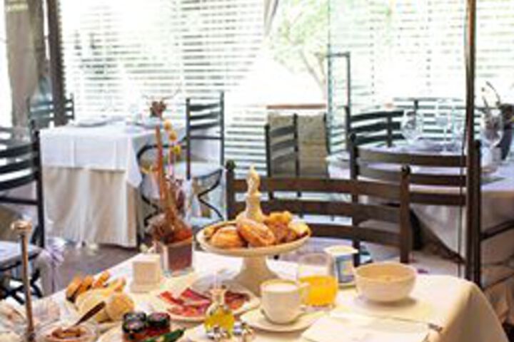 Dining 4 of 56