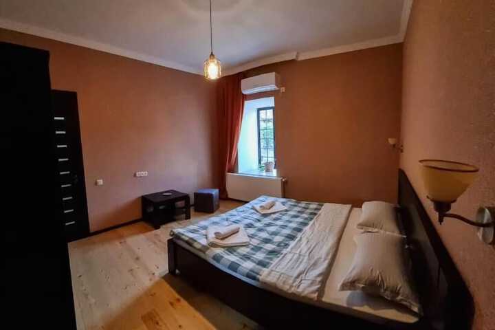 Room 8 of 23