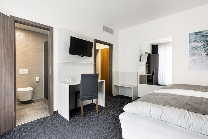 Room 9 of 133