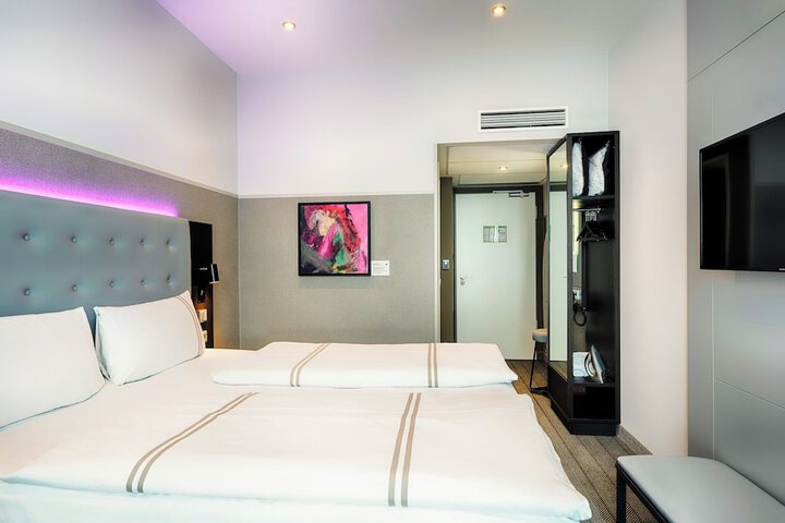 Room 7 of 37