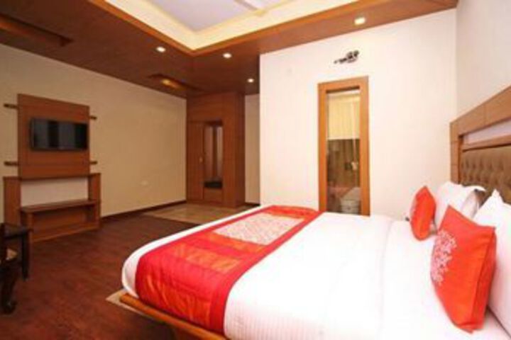 Room 8 of 20