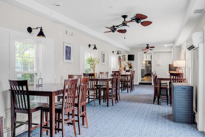 Breakfast/Coffee Service 228 of 282