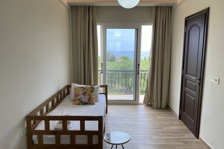 Room 43 of 86